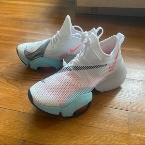 Women’s Nike superrep